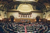 Après les élections sénatoriales, le débat sur les institutions s'impose encore plus.